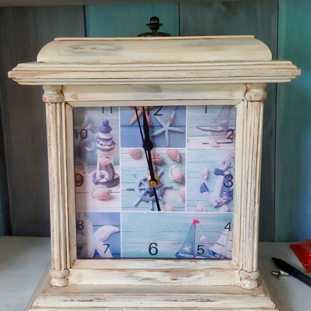Mantle clock Beach nautical sea
